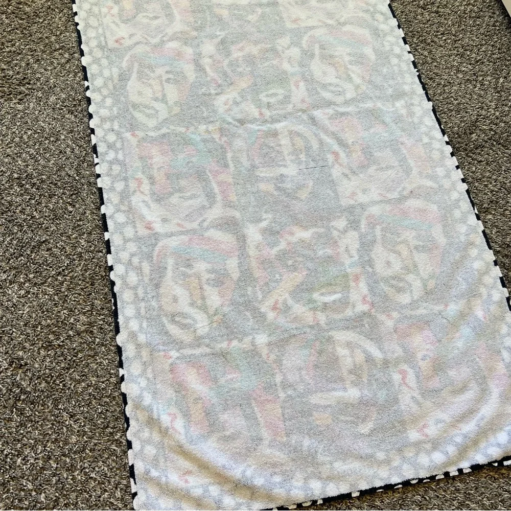 Missoni Pelin Guven Vintage Pop Art Faces Pattern Bath Towel‎